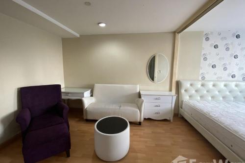 Nice location 1 bedroom - Tap to explore photos