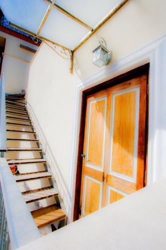 Old Style by the sea, roof terrace with pool and kitchen, Ladispoli - Tap to explore photos