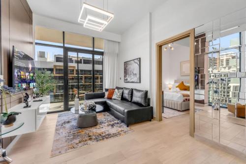 Snug One-Bedroom Oasis - Tap to explore photos