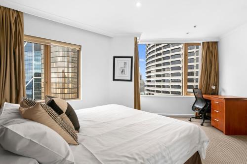 Quay West 2302 Self-Catering - Tap to explore photos