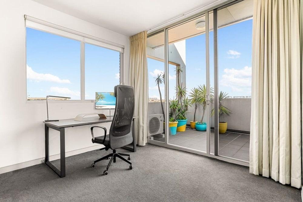 Spacious 2-bed With Two Balconies With City Views - Tap to explore photos