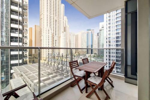 Sparkle Tower 1, Dubai Marina - Bright Two Bedroom - Tap to explore photos