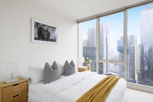 Comfy & Stylish 2BR Apt Next to Crown, City Views Room Type - Apartment