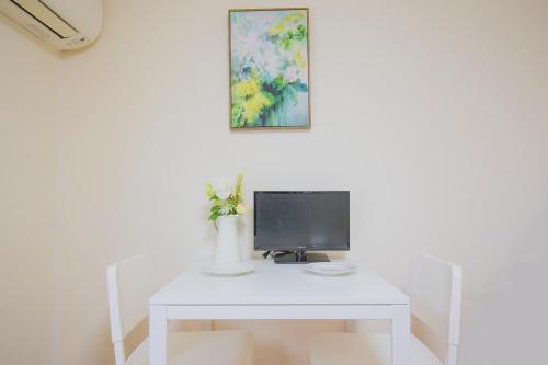 Charming Guesthouse in the Heart of Okubo 丶Steps to Metro and Convenient Travel! EoS11 - Tap to explore photos