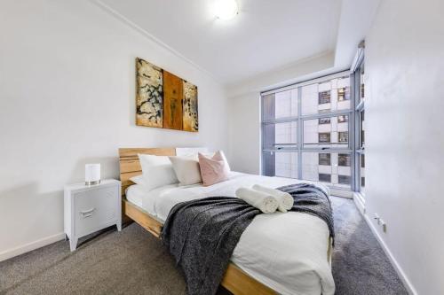 A Comfy 2BR Apt Right Next to Darling Harbour - Tap to explore photos