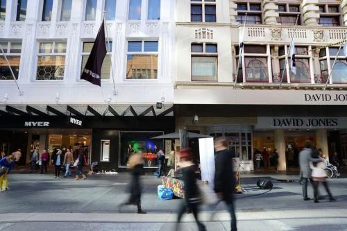 A Chic 2BR Apt Right Next to Melbourne Central - Tap to explore photos