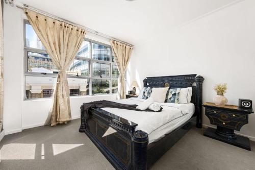 A Stylish Apt for 4 Right Next to Darling Harbour