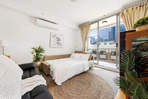 A Stylish Apt for 4 Right Next to Darling Harbour - Tap to explore photos