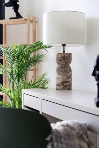 A Lux 2BR Apt Next to Melbourne Uni, Free Parking - Tap to explore photos