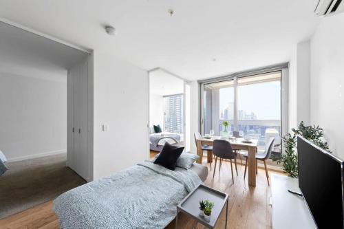 A Lovely 2BR Apt Near Southern Cross City Views - Tap to explore photos
