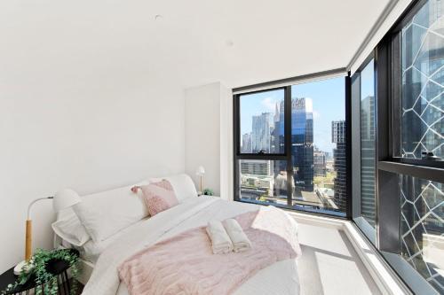 Comfy 2BR Apt Next to Melbourne Central City Views - Tap to explore photos