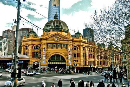 Comfy 2BR Apt Next to Melbourne Central City Views - Tap to explore photos