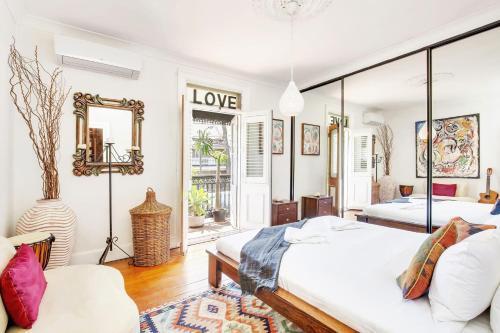 Prime locale 3 Bed Artists Home by Surry Hills - Tap to explore photos