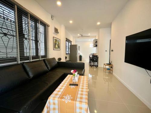Bayok 11 - 2 Bedrooms 2 Bathrooms Villa Near Kathu Waterfall - Tap to explore photos