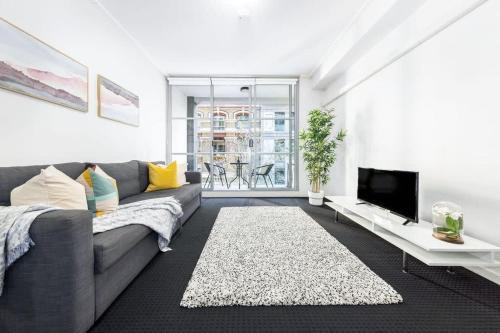 A Comfy Studio for 6 Next to Darling Harbour - Tap to explore photos