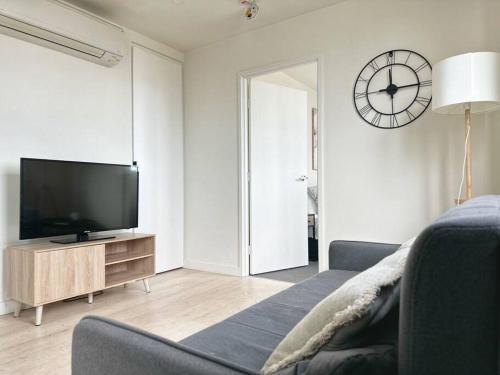IN2103-1 BR Comfy Loft with Stunning View - Tap to explore photos