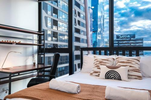 Splendid High 40 level 2BR CBD Pool Gym Wi-Fi - Tap to explore photos