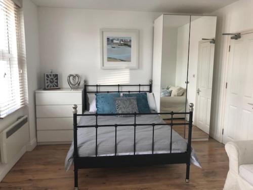 Lovely Studio near Heathrow - 77VFR4 - Tap to explore photos