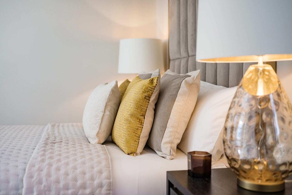 Marble Arch Suite 3-hosted by Sweetstay