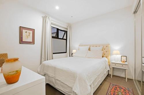 The Richmond - Bright 1BR Oasis w parking - Tap to explore photos