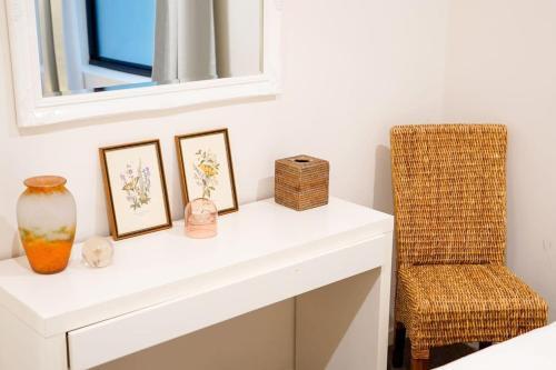 The Richmond - Bright 1BR Oasis w parking - Tap to explore photos