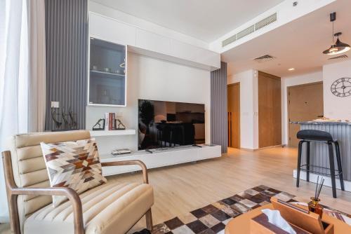 Luxury Water Front Retreat, The Palace Residences Dubai Creek, Full Beach and Canal View - Tap to explore photos