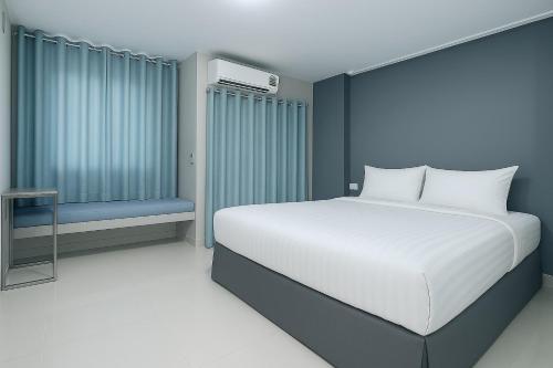 Siam Rama9 Hotel Room Type - Deluxe Double Room with Balcony