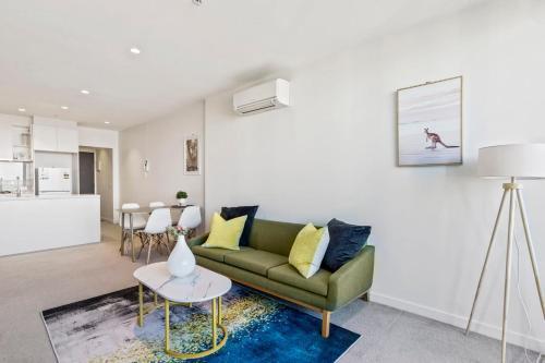 SouthBank 2 Bedroom with Carpark - Tap to explore photos