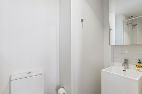 SouthBank 2 Bedroom with Carpark - Tap to explore photos