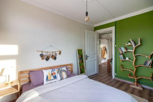 Soft and Historic 3BR Home w Iconic Haydarpasa View - Tap to explore photos