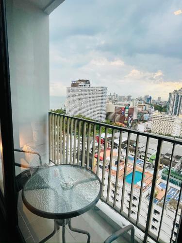 The base Central Pattaya 1098 by Numam