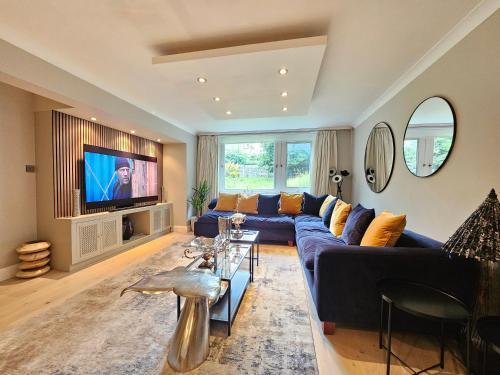 Stylish 2 Bedroom Apartment Paddington Hyde Park - Tap to explore photos