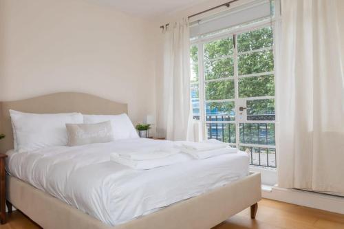 Bright & Spacious Top Floor Apartment in Chelsea