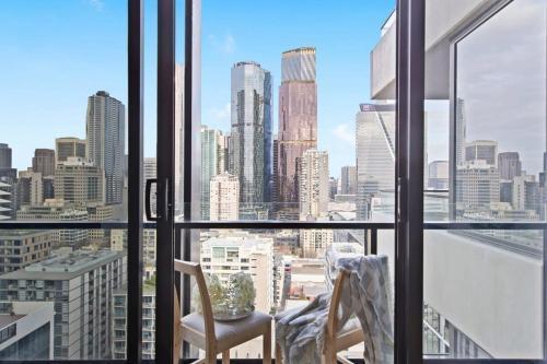 A Modern Apt Near Southern Cross with City Views - Tap to explore photos