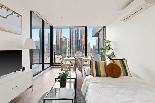 A Modern Apt Near Southern Cross with City Views - Tap to explore photos
