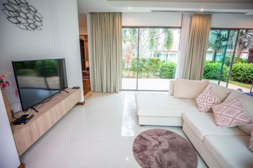 Phuket Boutique Pool Villa-81 - Tap to explore photos
