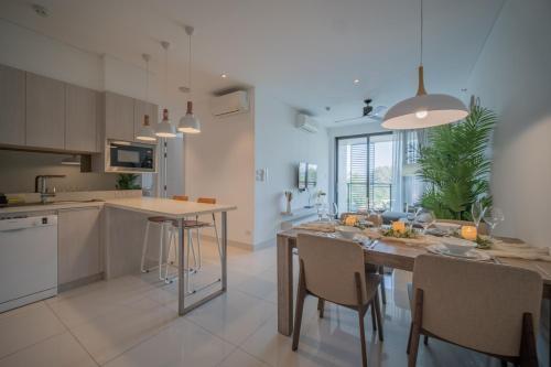 Cassia 2 BR Lake&Road View apt by NLA - Tap to explore photos