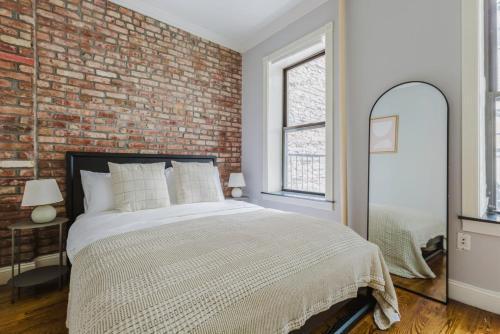 Blueground SoHo 1bd apartment NYC-1465 - Tap to explore photos