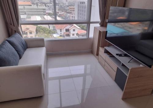 Rent-Sale คอนโดสุขุมวิท 1ห้องนอน 1ห้องน้ำ ใกล้ BTS อุดมสุข - Tap to explore photos