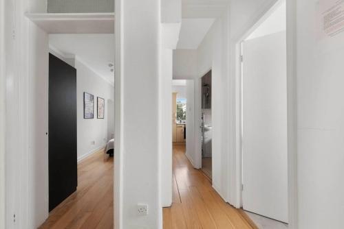 Central London- 1 Bed Apartment - Tap to explore photos