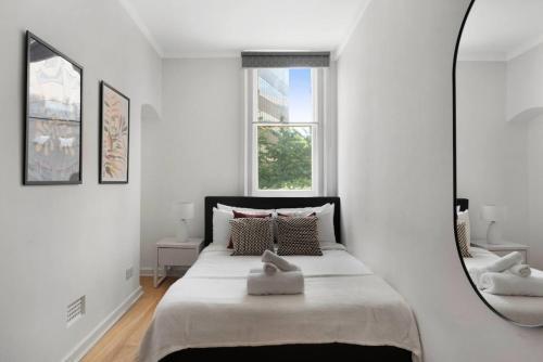 Central London- 1 Bed Apartment - Tap to explore photos