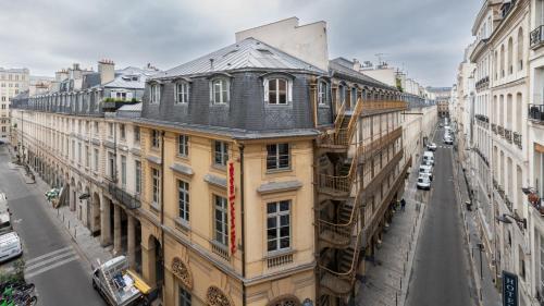 Stylish 1BD Duplex - Stunning Views near Louvre