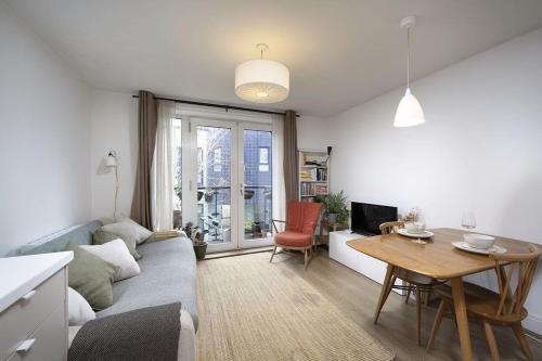 Lovely one bedroom apartment in Elephant Castle - Tap to explore photos