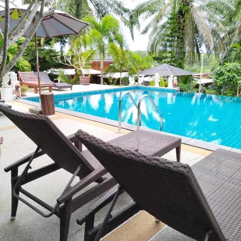 Palmthien Pool Villa Aonang - Tap to explore photos