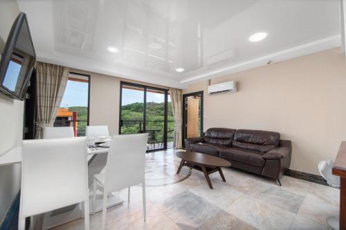 Nai Harn Beach Condominium - Tap to explore photos