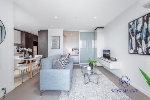 WOW Apartment on Lonsdale - Tap to explore photos