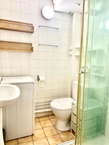 Appartement confort Paris 75009 - Tap to explore photos