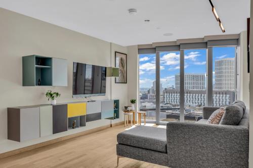 MySquare One Bedroom Serviced Apartment in Stratford - Tap to explore photos