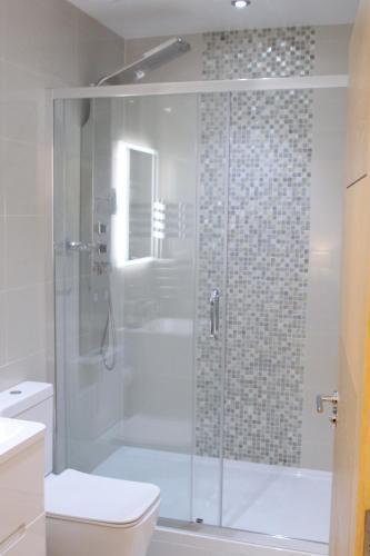 High Spec Luxury Studio Apartment in Sydenham - Tap to explore photos
