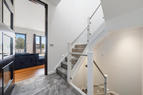Unique Large, Luxury & StylishTownhouse 5BR - Tap to explore photos